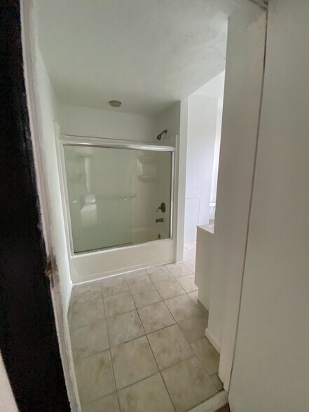 Building Photo - 370 S Negley Ave