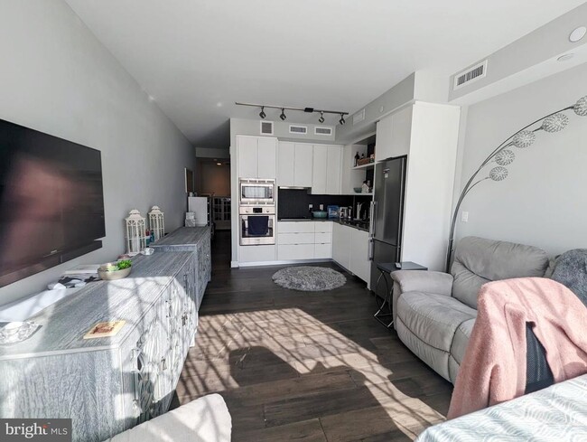 Building Photo - 1300 4th St SE