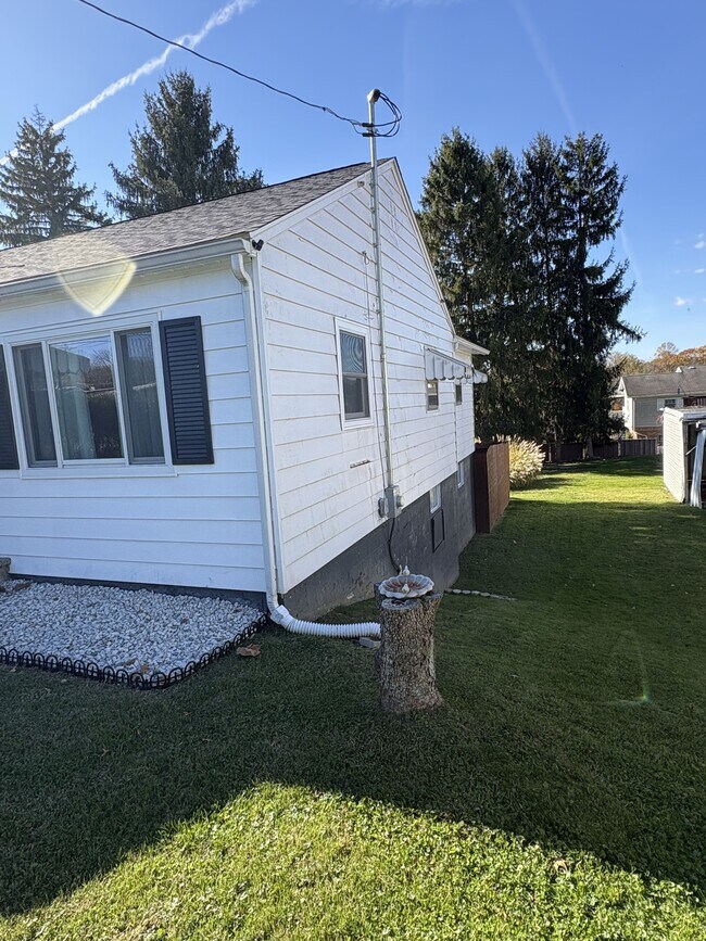 Building Photo - 22 Savannah St