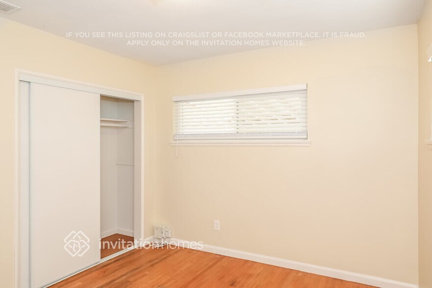 Building Photo - 5197 N Mountain View Ave