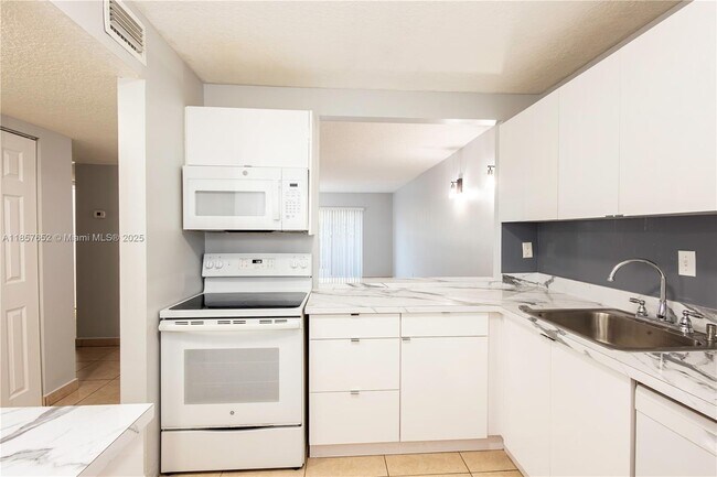 Building Photo - 4600 SW 67th Ave
