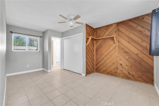 Building Photo - 9323 Sage Ave