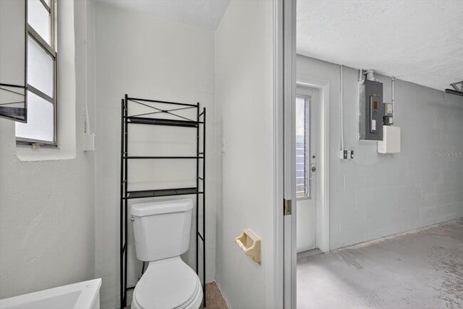 Building Photo - 7725 Summertree Ln