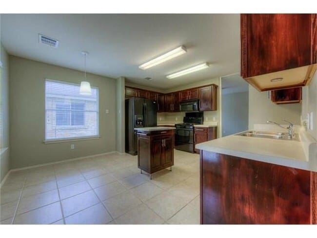 Building Photo - 11616 Paul E Anderson Dr