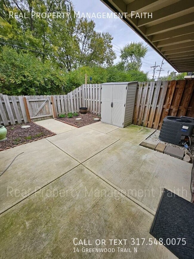 Building Photo - 14 Greenwood Trail N Dr