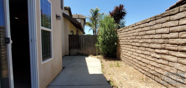 Building Photo - 1715 Bilbao Dr