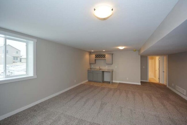 Building Photo - 5447 Rowling Dr