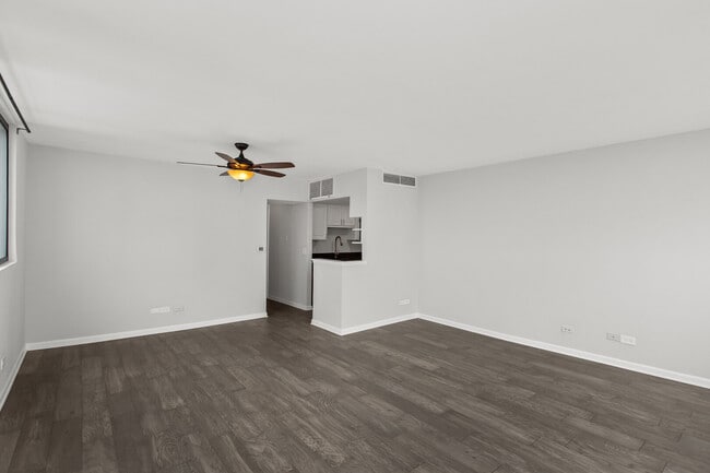 Building Photo - 6150 N Kenmore Ave