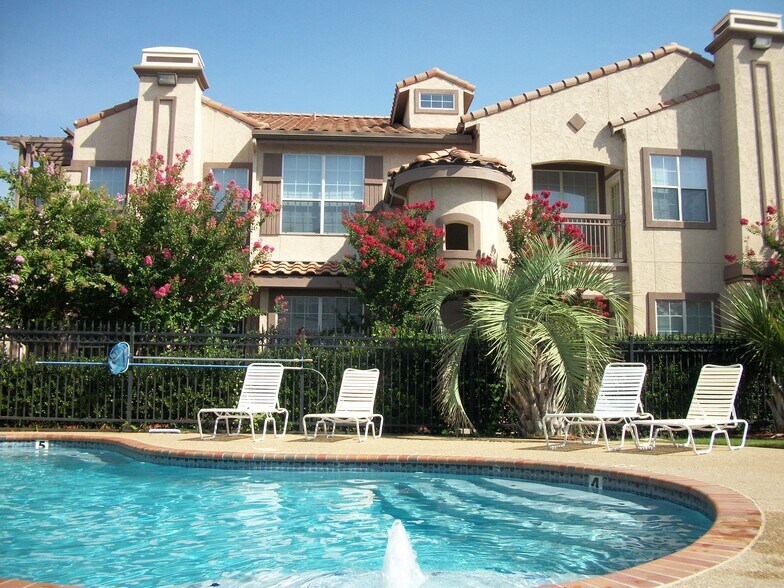 Waxahachie Village Condominiums 691 Cornell Ln Waxahachie TX 75165