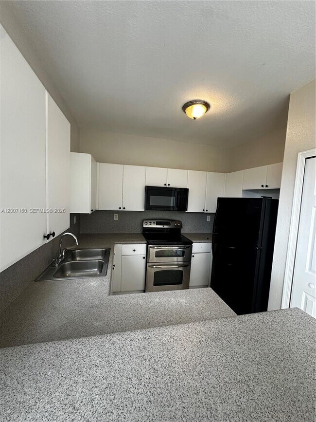 Building Photo - 2812 SE 16th Ave