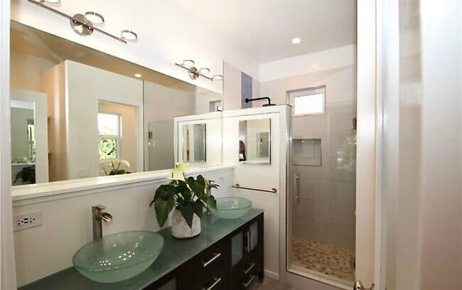 Building Photo - 104 Calle Cita