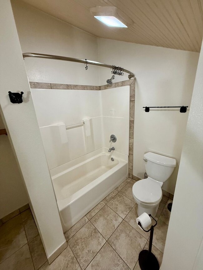 Building Photo - Keefer Studio