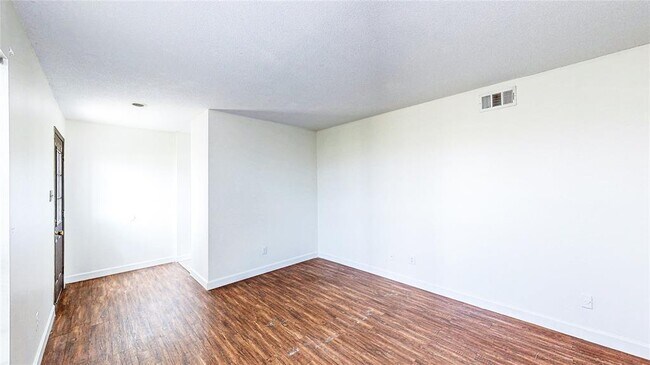 Building Photo - 1509 S Broadway St