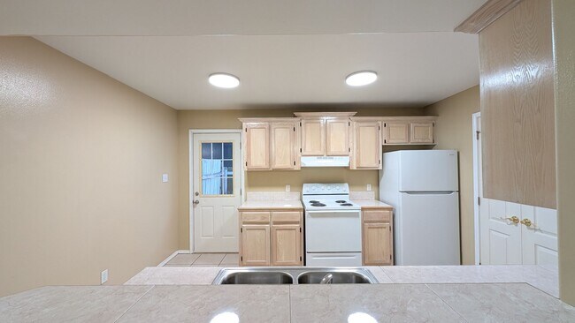 Building Photo - 301 E New Hampshire St