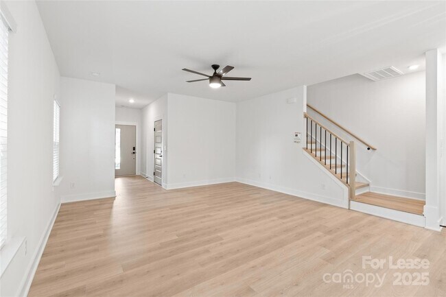 Building Photo - 2025 Wilson Ave
