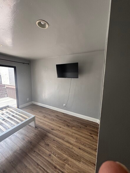 Building Photo - 5275 Reservoir Dr