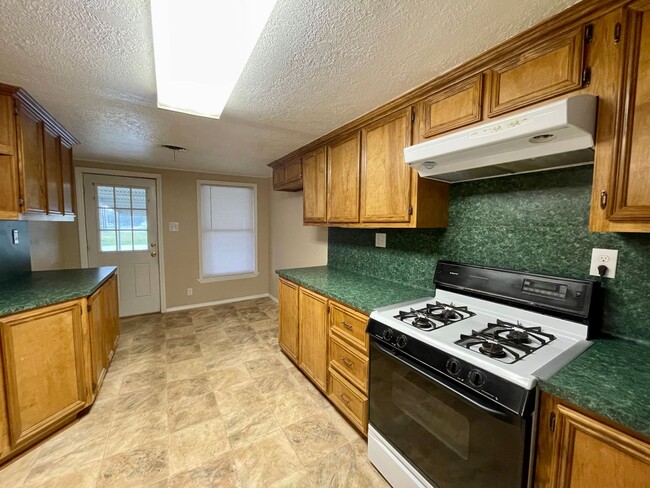 Building Photo - 5267 Sunset Ave