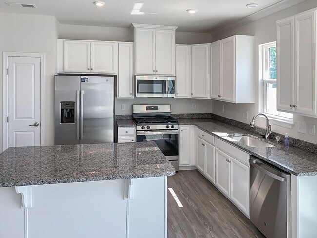 Building Photo - 830 S Buncombe Rd