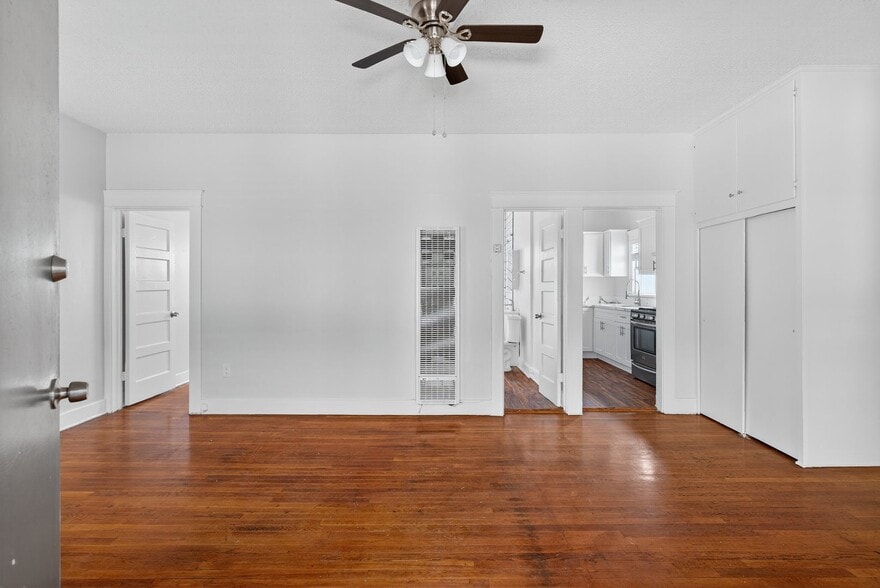 Primary Photo - 915 Cherry Ave