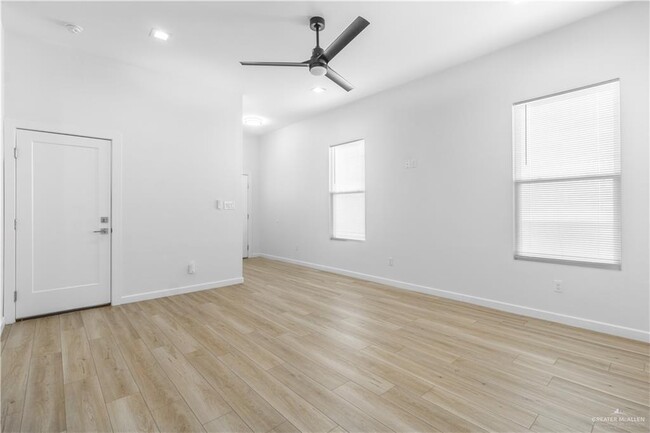 Building Photo - 2710 W Kerria Ave
