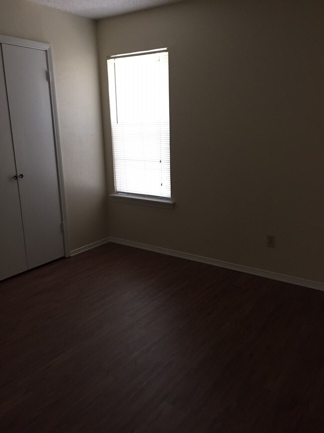 Oak Manor Apartments 504 S Van Buren St Henderson TX 75654