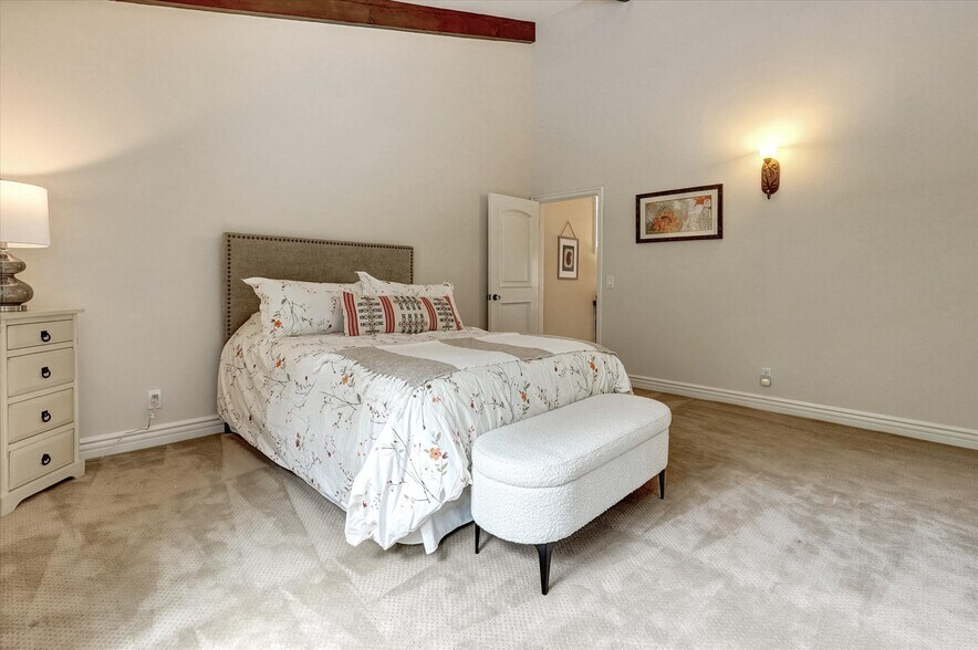 Building Photo - 4751 Topeka Dr