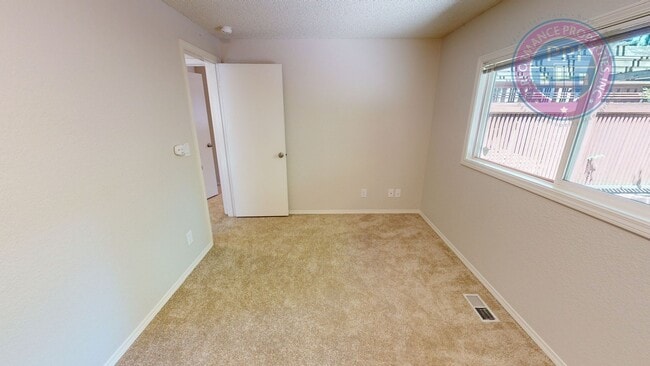 Building Photo - Desirable Tualatin - Central Air! Single L...