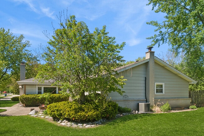 Building Photo - 1663 Longvalley Dr