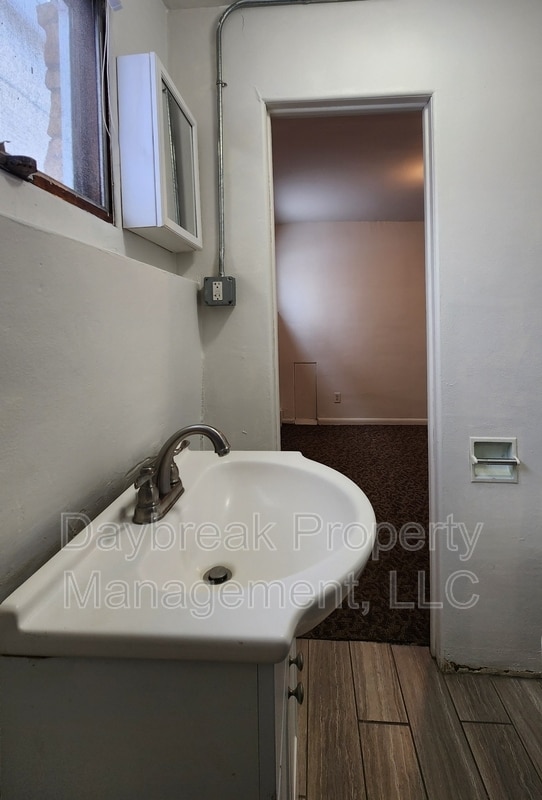 Building Photo - 1201-11 1/2 11 1/2 St N