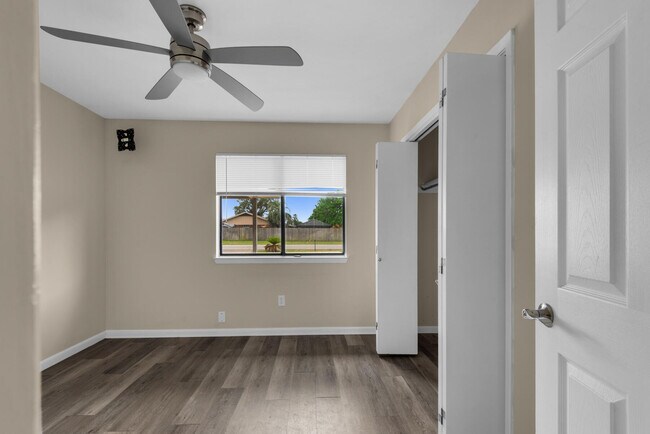 Building Photo - 117 12th Ave