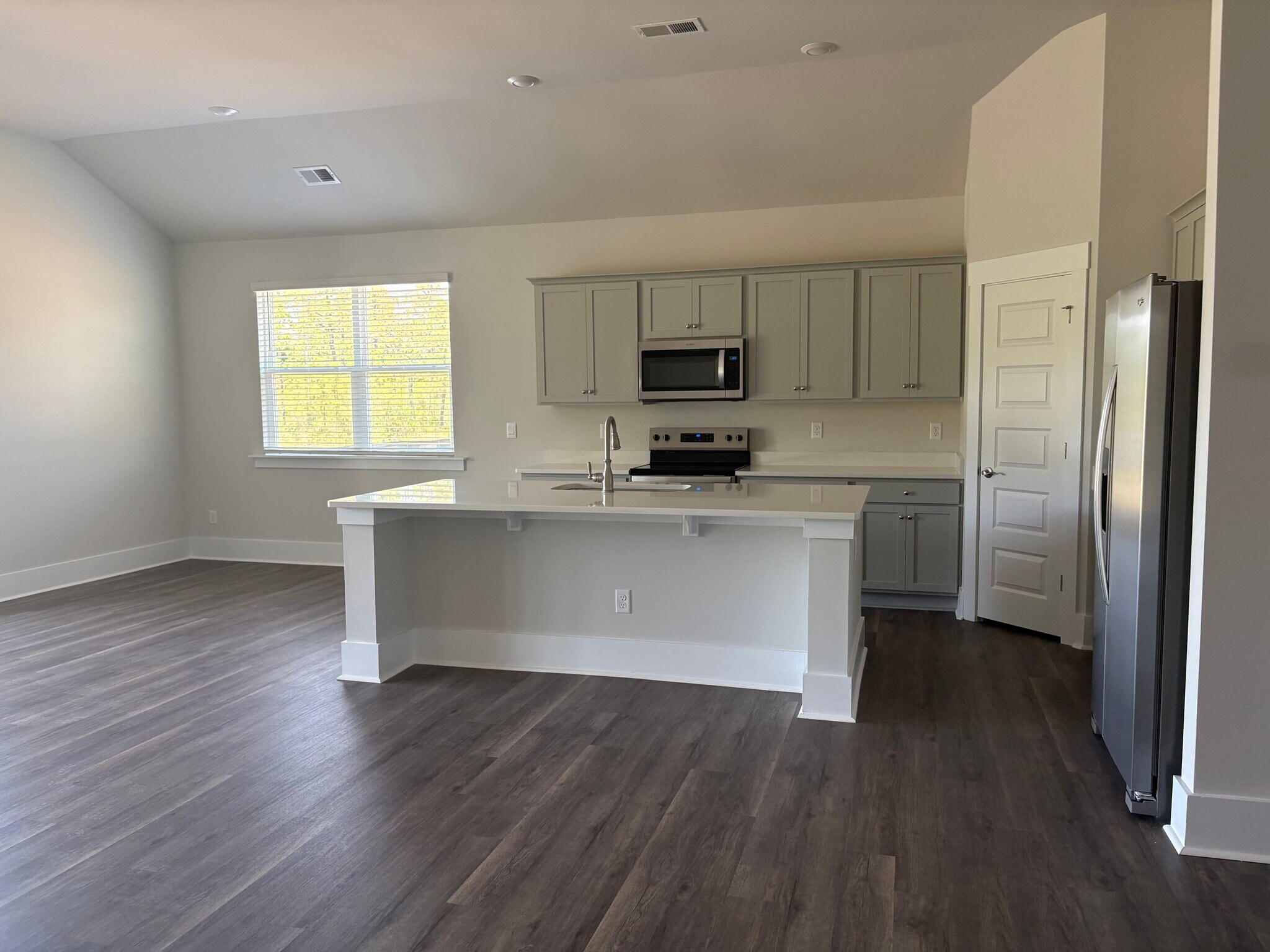 Building Photo - 5093 Roundhead Dr