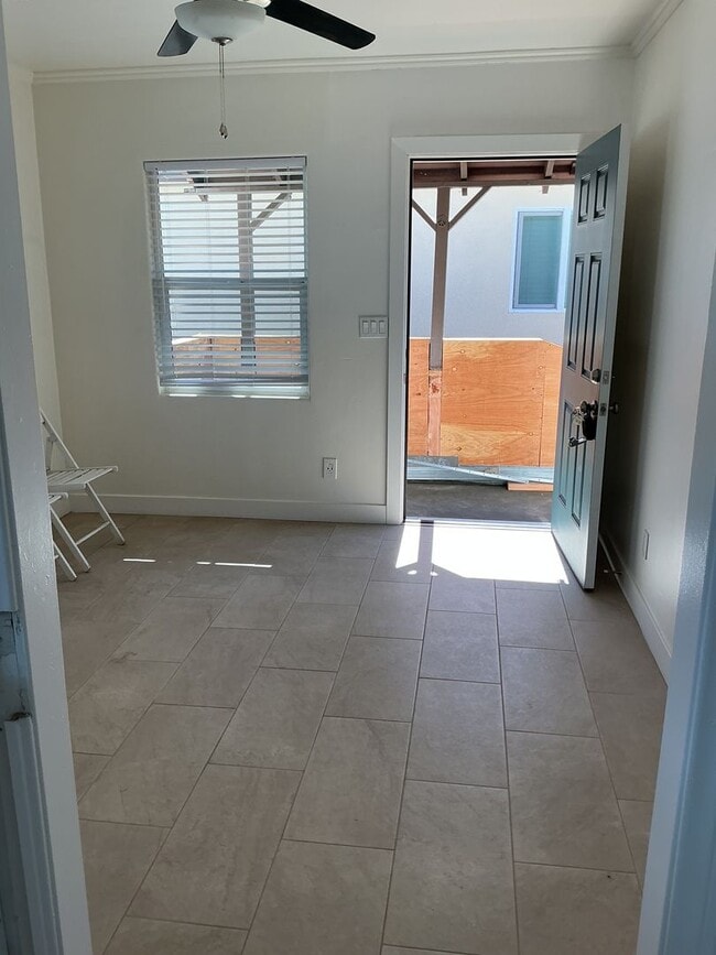 Building Photo - 1 bedroom 1 bath unit on 2nd level