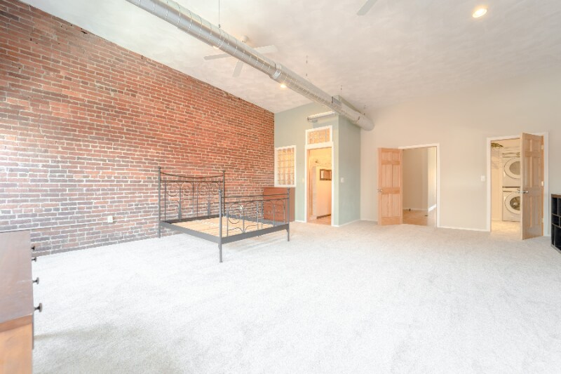 Building Photo - 186 State St