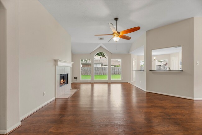 Building Photo - 210 Leisure Dr
