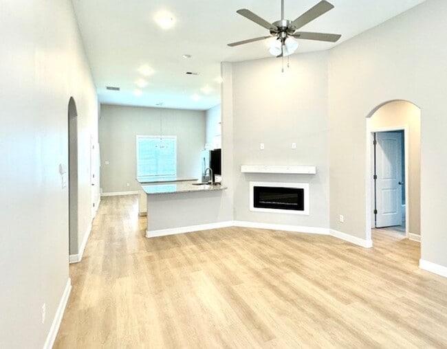 Building Photo - ShippCv8754