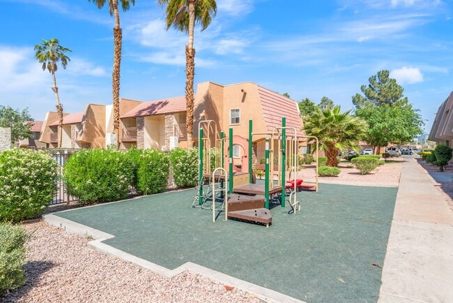 Building Photo - Modern Condo in Guard-Gated Community!