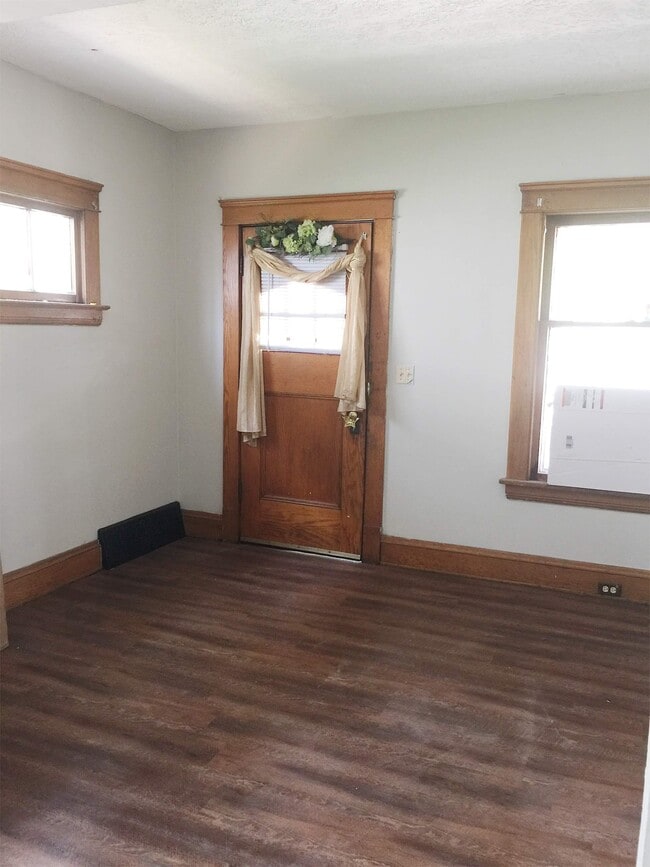 Building Photo - 1266 Clifton Prado