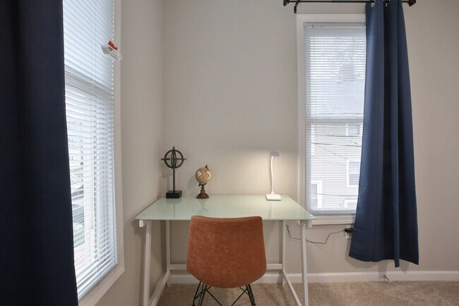 Building Photo - 137 E Tompkins St