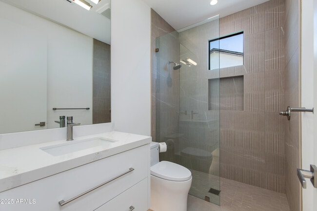 Building Photo - 4002 E Avalon Dr