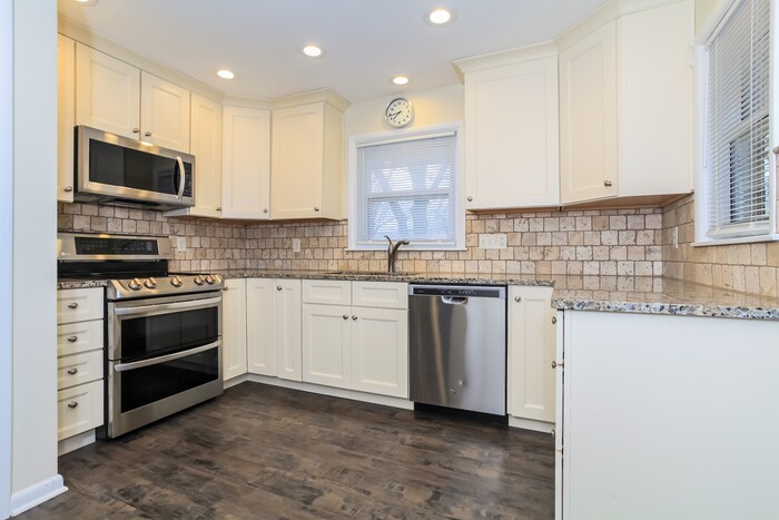 Building Photo - 475 Hermay Dr