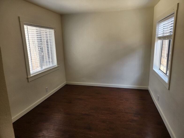 Building Photo - 3361 1/2 Roseview Ave