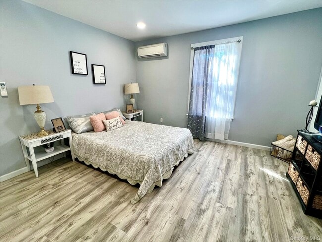 Building Photo - 126 W Main St