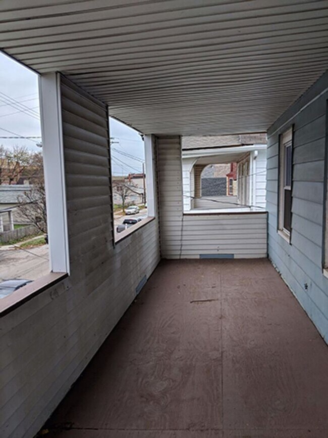 Building Photo - 3135 W 58th St