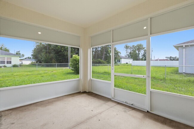 Building Photo - 5574 SW 128th Pl