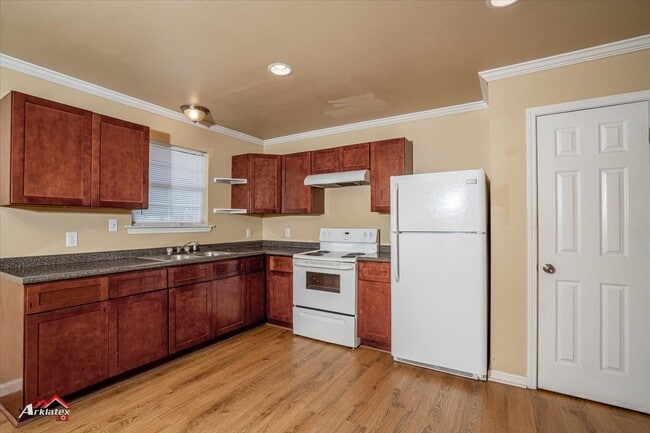Building Photo - 304 Stoner Ave