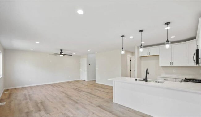 Building Photo - 323 Ashbrook Dr
