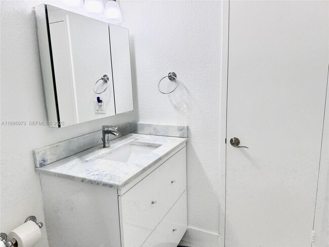 Building Photo - 3180 S Ocean Dr