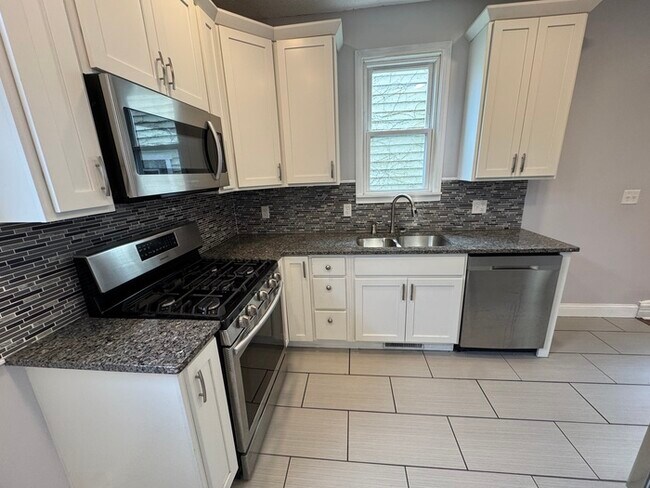 Building Photo - 214 N 17th St