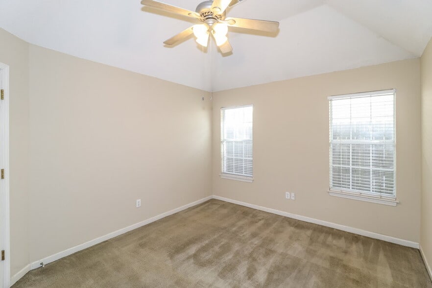 Building Photo - 6804 Kamali Ave