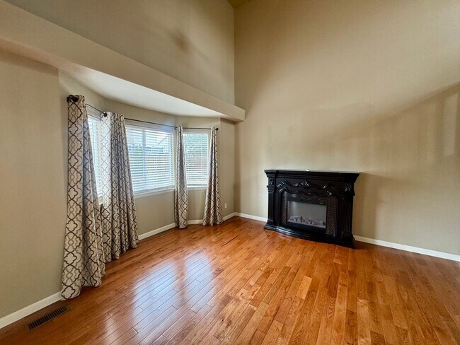 Building Photo - 5 Bedroom Home in Stetson Hills